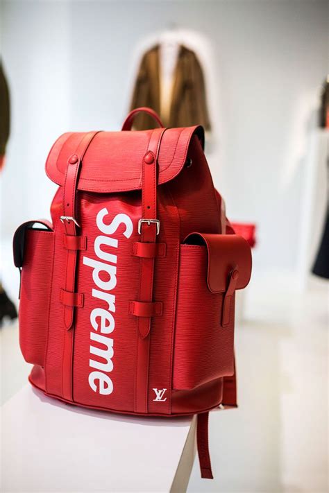 louis vuitton x supreme collection|louis Vuitton X supreme cartera.